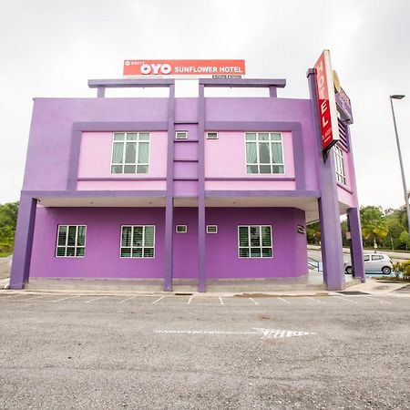Oyo 89677 Sunflower Hotel Seremban Buitenkant foto
