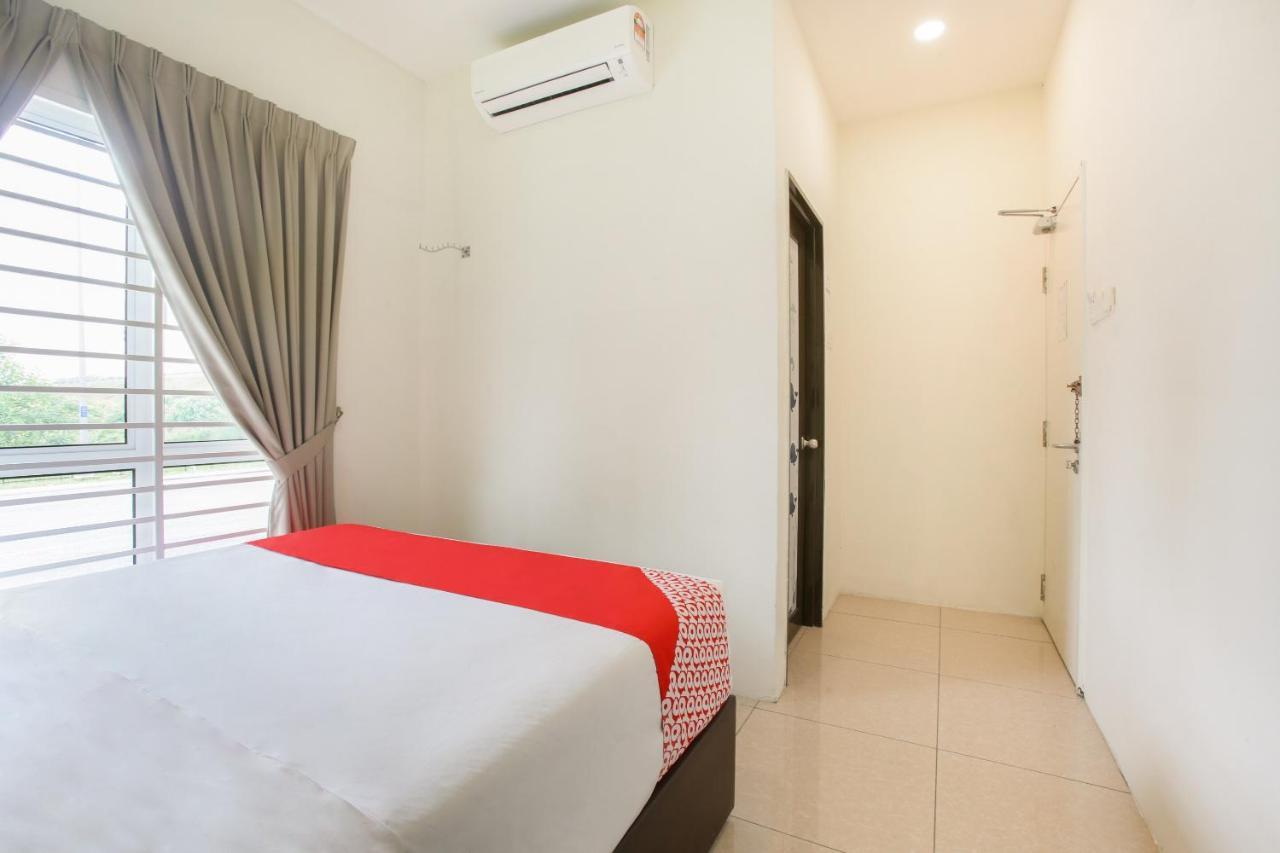 Oyo 89677 Sunflower Hotel Seremban Buitenkant foto