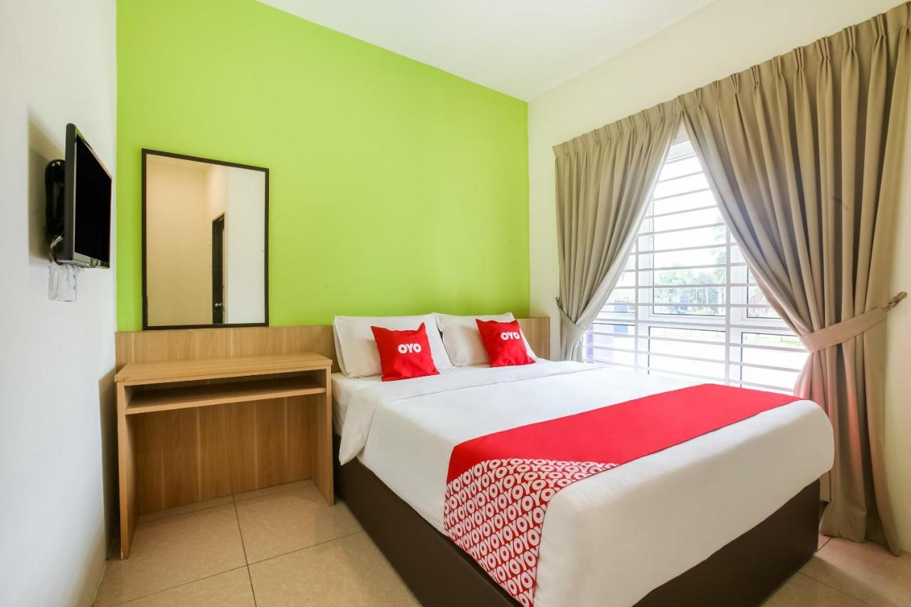 Oyo 89677 Sunflower Hotel Seremban Buitenkant foto